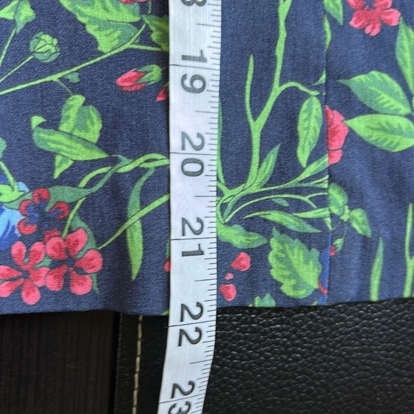 J McLaughlin Layne Top Amelia Floral Navy Blue Sleeveless Back Zip Sz 10 - Picture 11 of 12